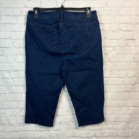 BloomChic Dark Wash Stretchy High Rise Capri Jeans Plus Size 14 - Picture 5 of 5